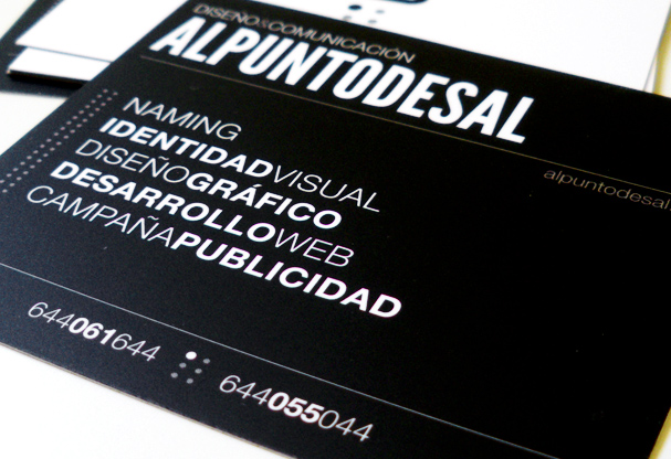 Flyer con fondo negro de los Servicios de Alpuntodesal