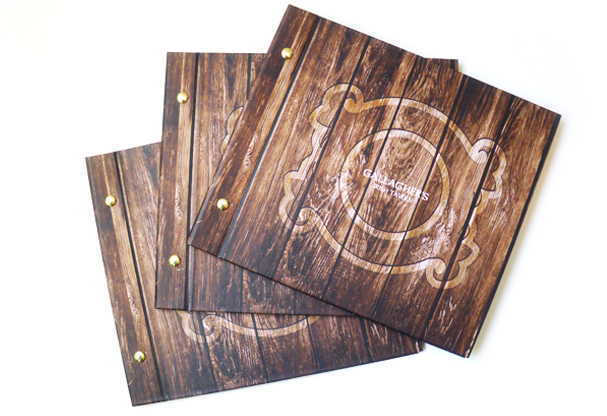 Carta de madera de Gallagher&rsquo;s Irish Tavern