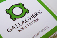Plano detalle tarjeta de Gallagher&rsquo;s Irish Tavern